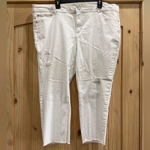 White Distressed Women’s Capris